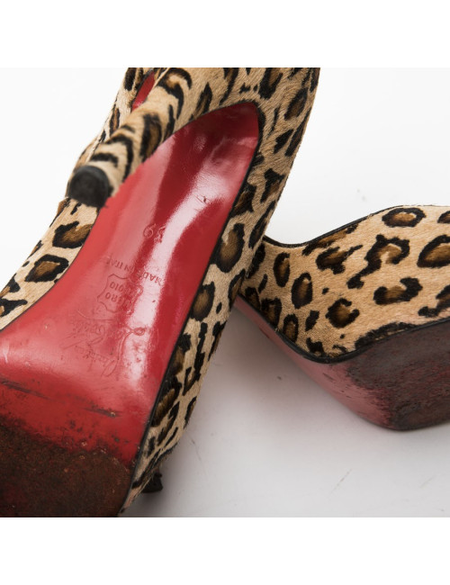 Escarpins T 39 CHRISITAN LOUBOUTIN effet léopard