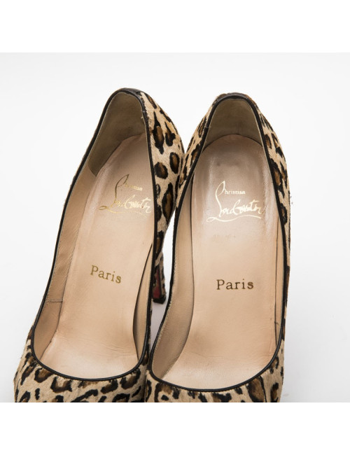 Escarpins T 39 CHRISITAN LOUBOUTIN effet léopard