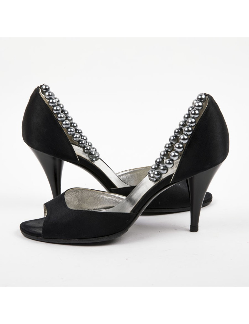 Escarpins T 37 CHANEL noirs et bride en perles grises