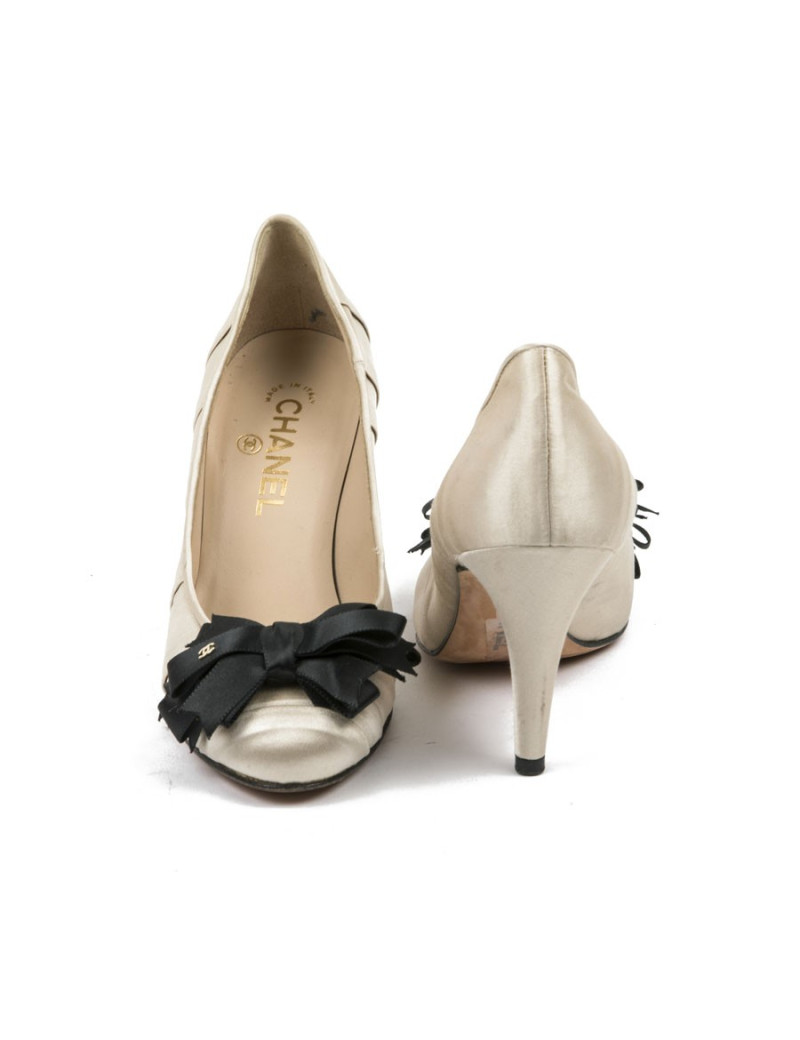 escarpins T 37.5 CHANEL satin duchesse beige et noir
