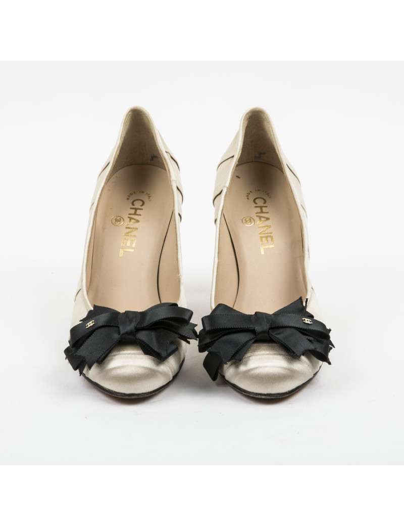 CHANEL high heels in beige and black duchess satin size 37.5FR
