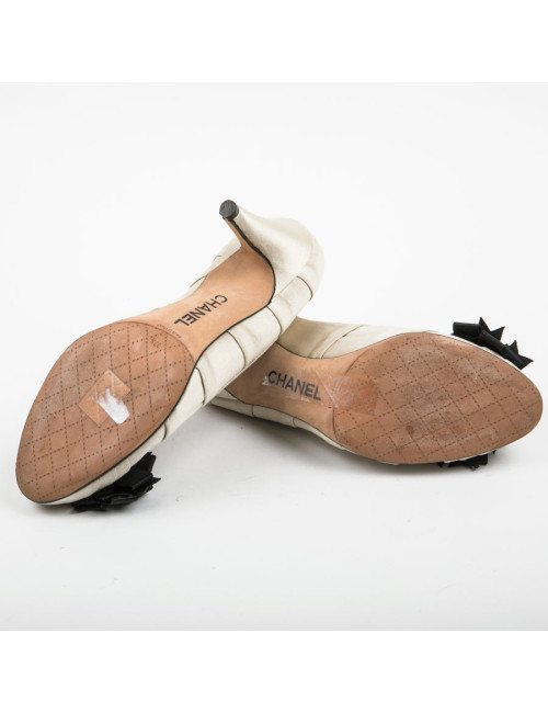 Escarpins T 37.5 CHANEL satin duchesse beige et noir