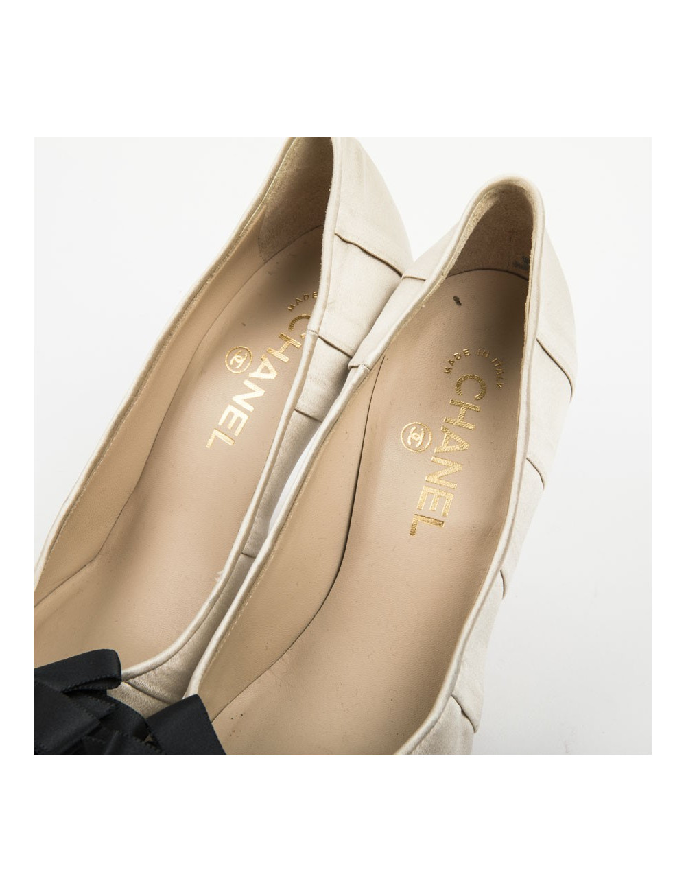 Escarpins T 37.5 CHANEL satin duchesse beige et noir