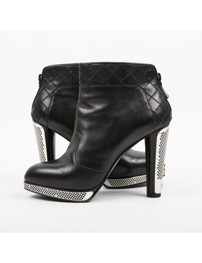 CHANEL boots Size 39.5 in black lambskin leather and palladium metal grille 
