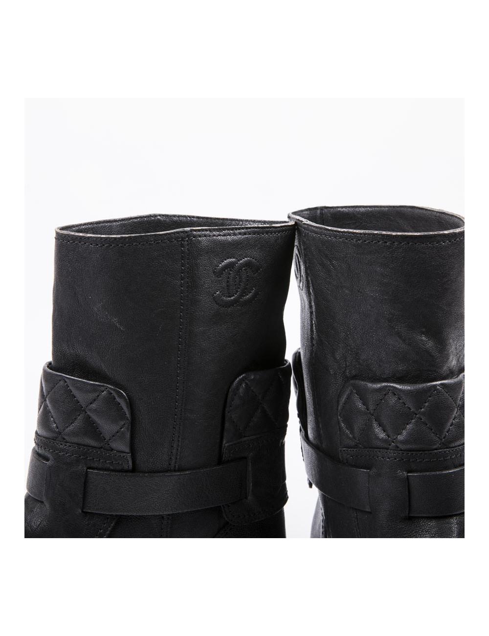 Boots T 37.5 CHANEL cuir de veau noir vieilli 