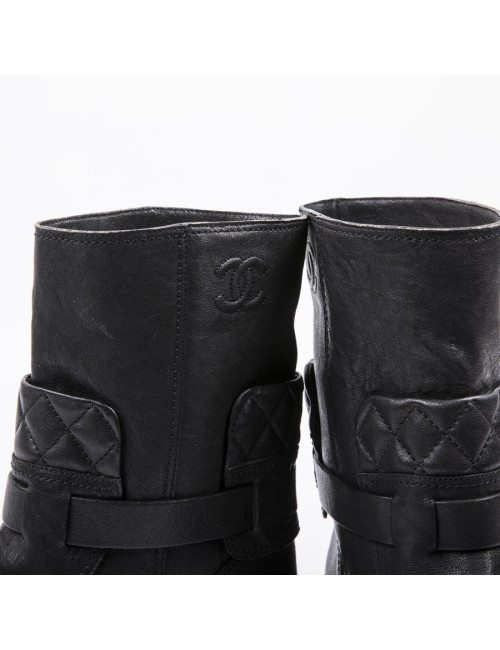 Boots T 37.5 CHANEL cuir de veau noir vieilli 