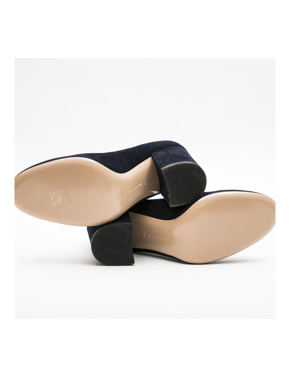 Escarpins T 36.5 GIANVITO ROSSI veau velours bleu