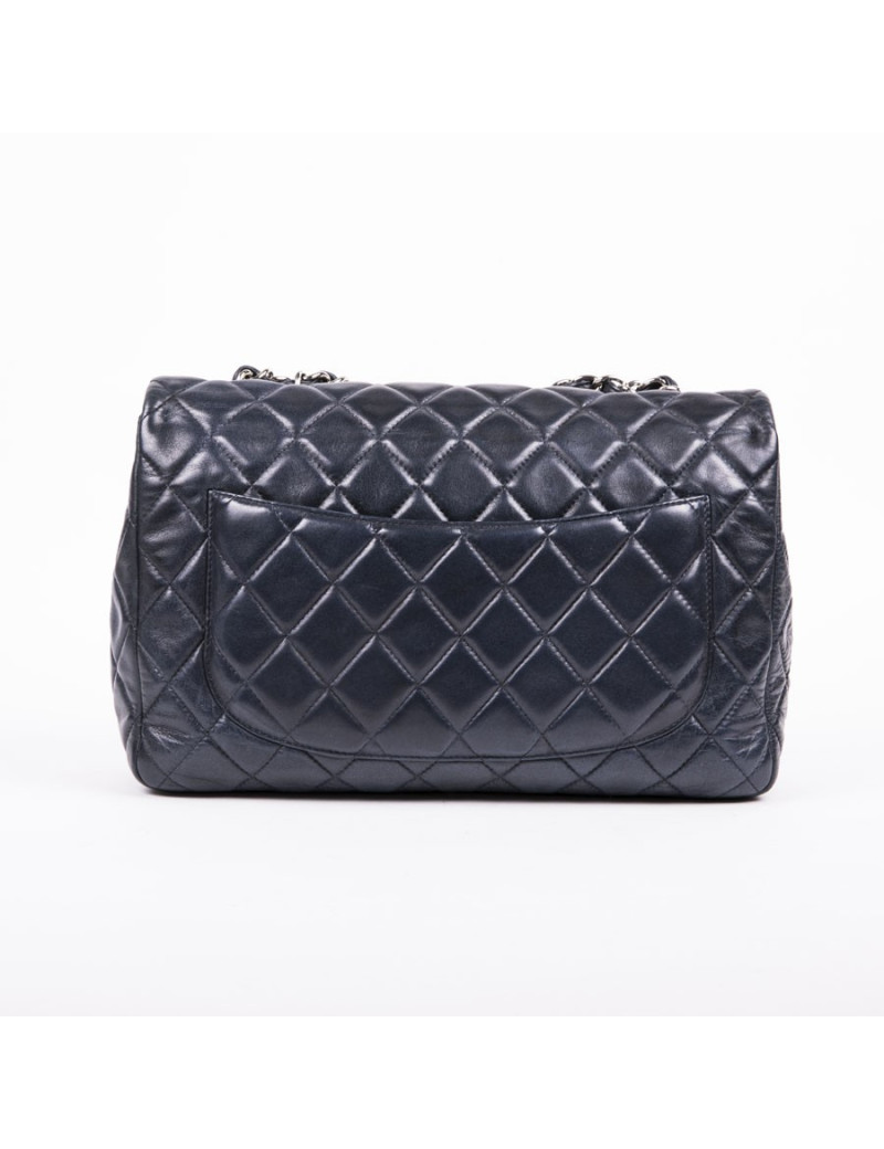 CHANEL Jumbo bag in soft navy quilted leather