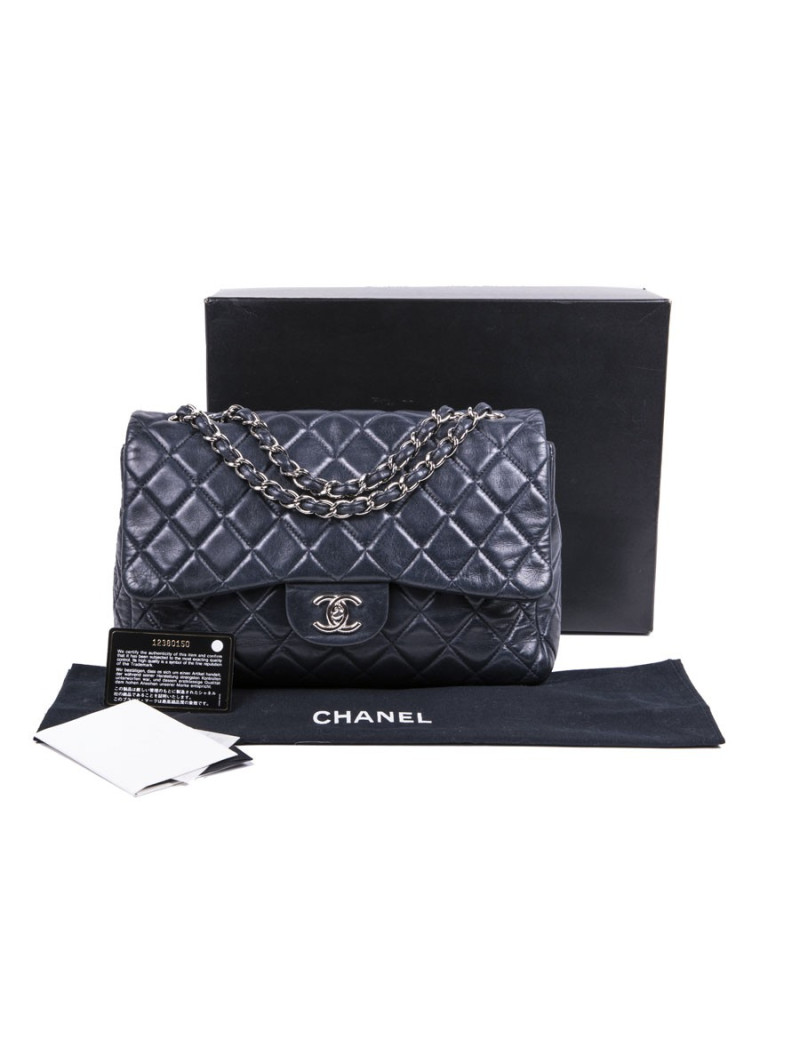 Sac Jumbo CHANEL en cuir matelassé souple bleu 