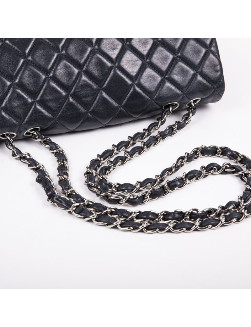 Sac Jumbo CHANEL en cuir matelassé souple bleu 