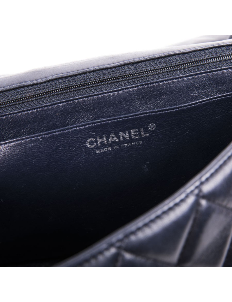 Sac Jumbo CHANEL en cuir matelassé souple bleu 