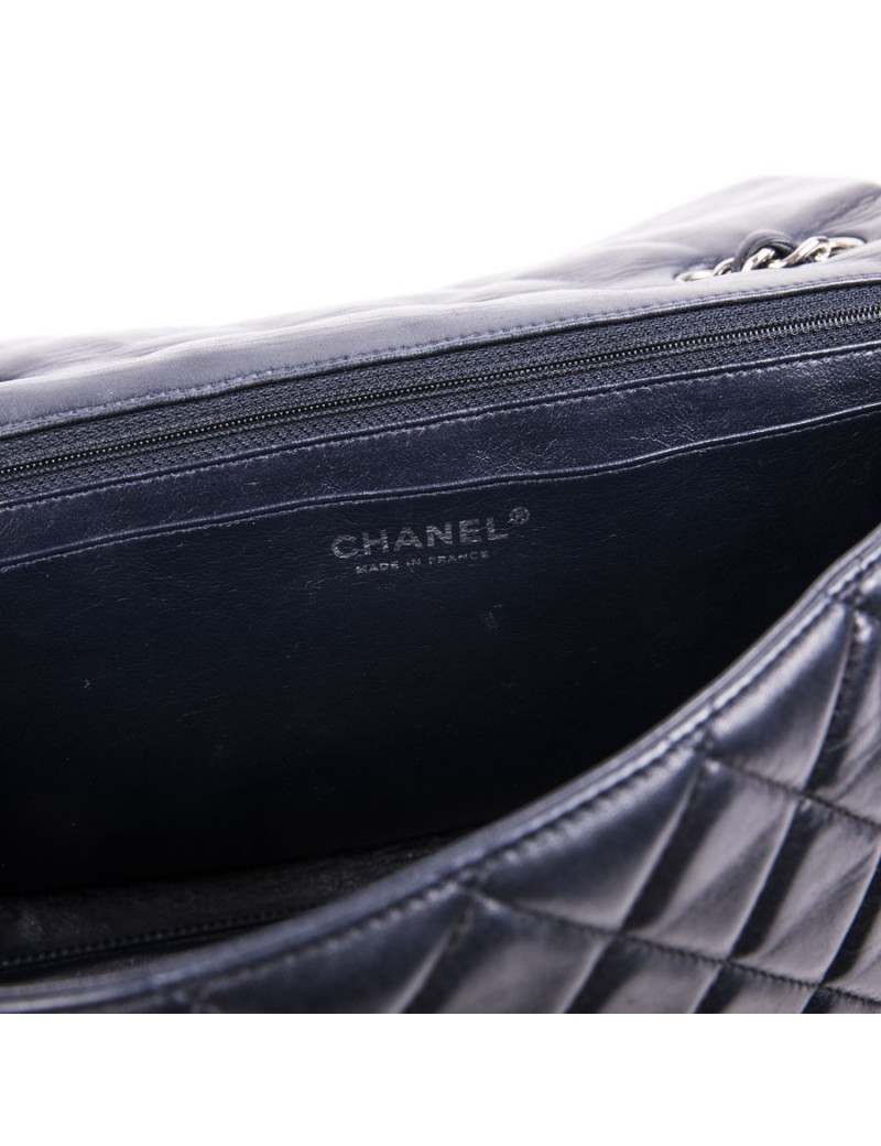 Sac Jumbo CHANEL en cuir matelassé souple bleu 