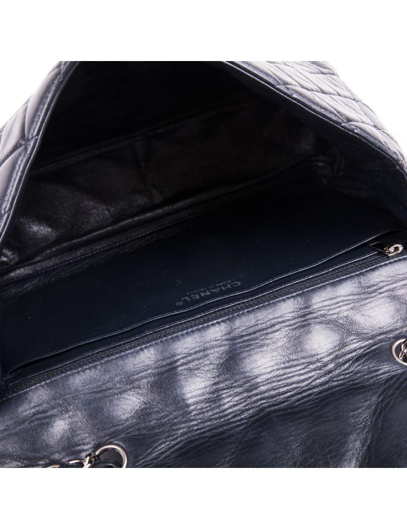 Sac Jumbo CHANEL en cuir matelassé souple bleu 