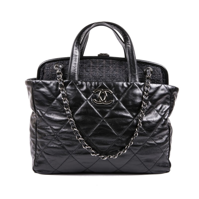 CHANEL Portobello bag in aged black quilted leather and dark gray