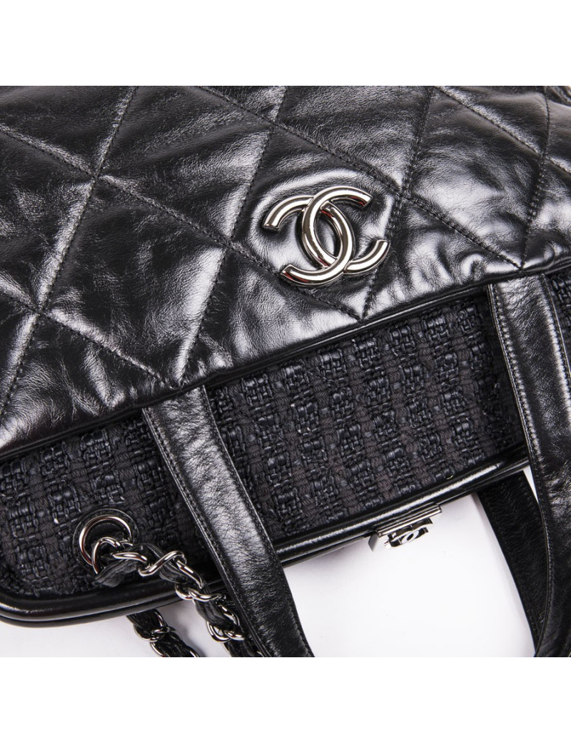 CHANEL Portobello bag in aged black quilted leather and dark gray tweed