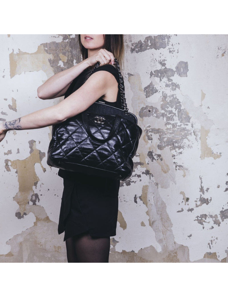 CHANEL Portobello bag in aged black quilted leather and dark gray tweed