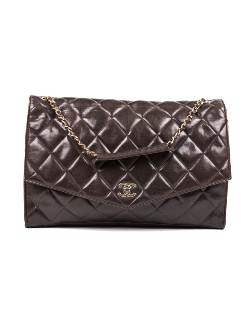 Sac CHANEL en cuir matelassé marron