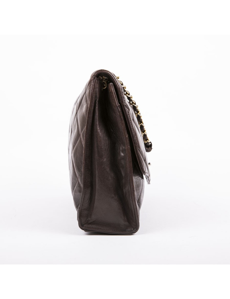 Sac CHANEL en cuir matelassé marron