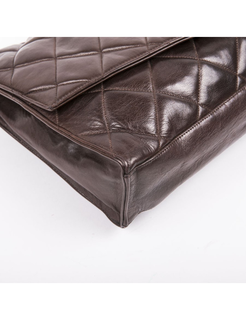 Sac CHANEL en cuir matelassé marron