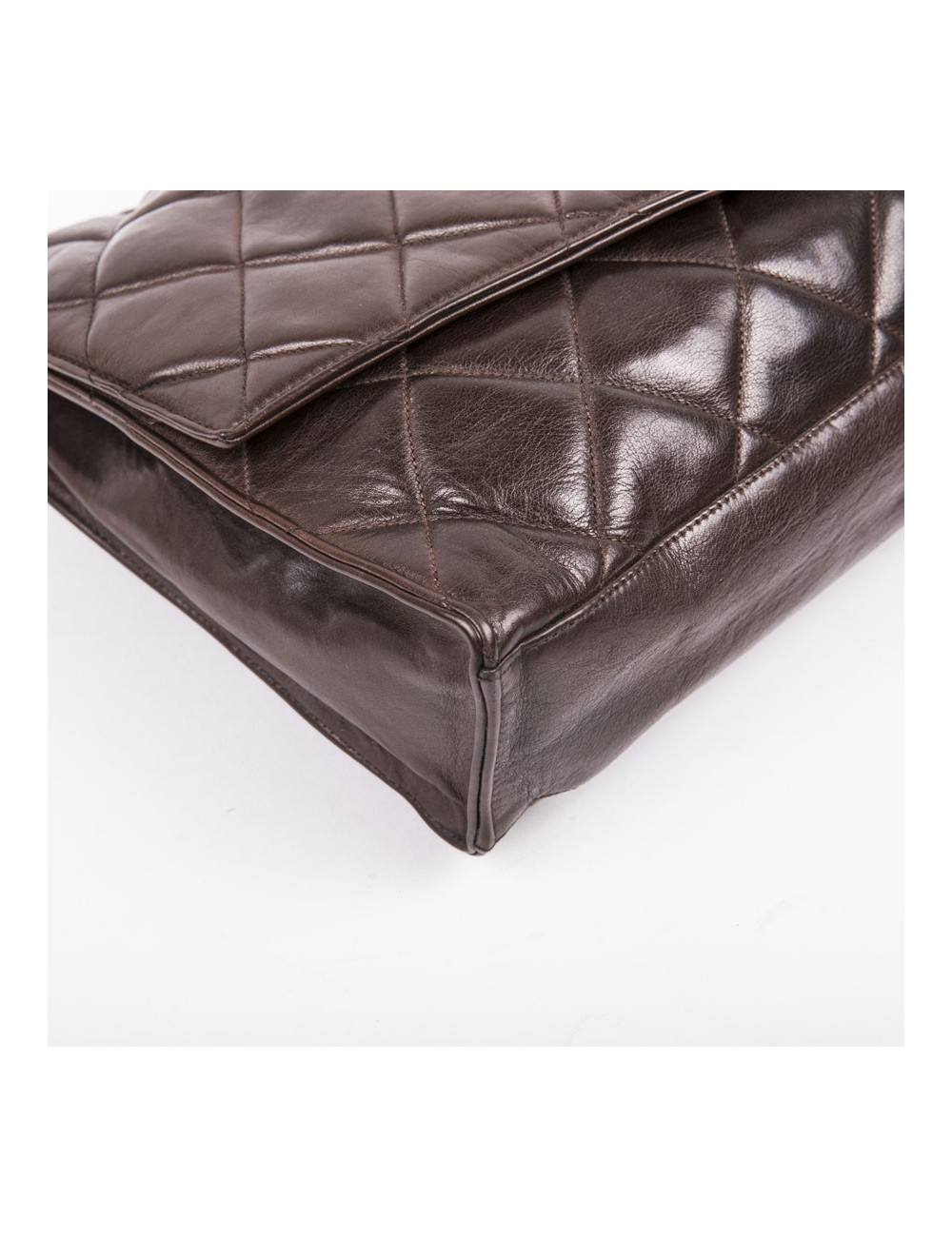 Sac CHANEL en cuir matelassé marron