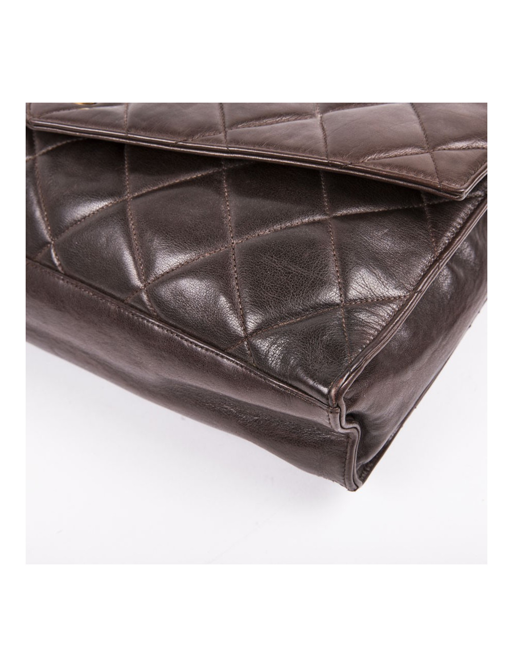 Sac CHANEL en cuir matelassé marron