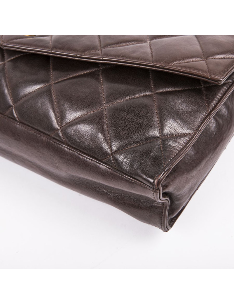 Sac CHANEL en cuir matelassé marron