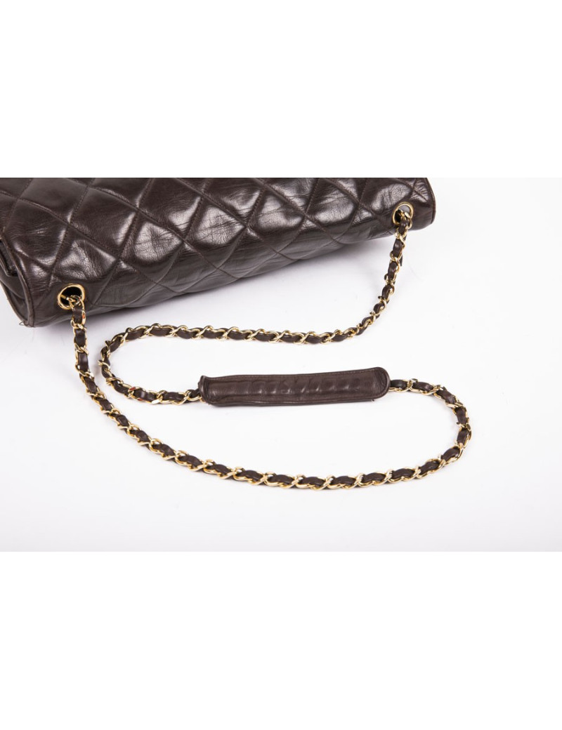 Sac CHANEL en cuir matelassé marron