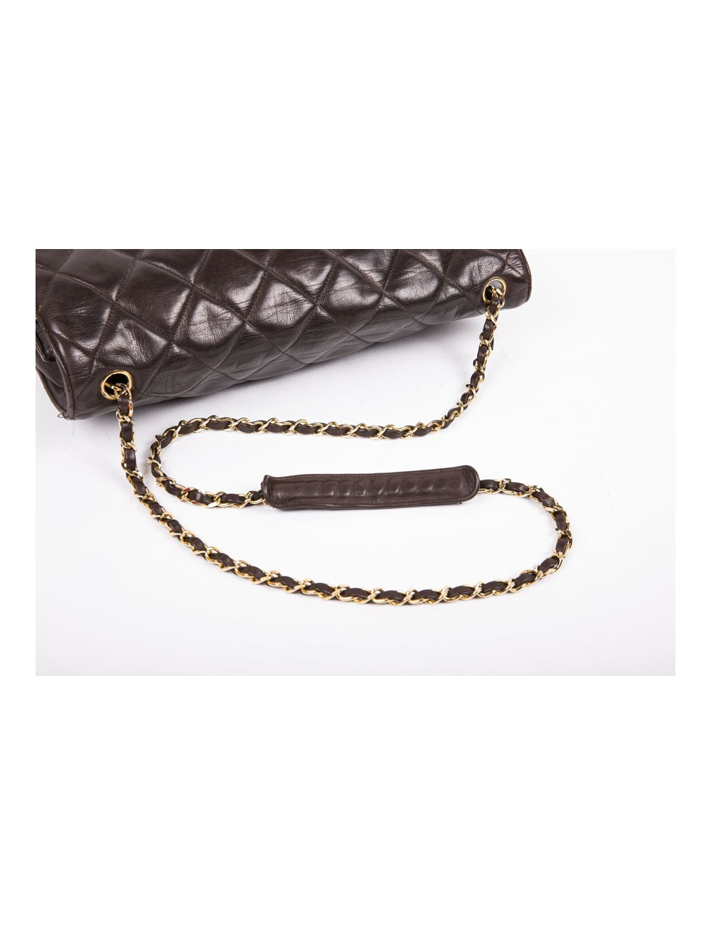 Sac CHANEL en cuir matelassé marron