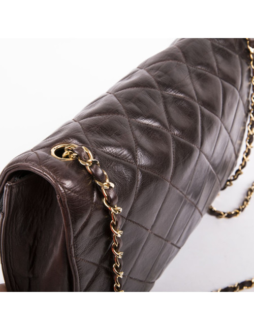 Sac CHANEL en cuir matelassé marron