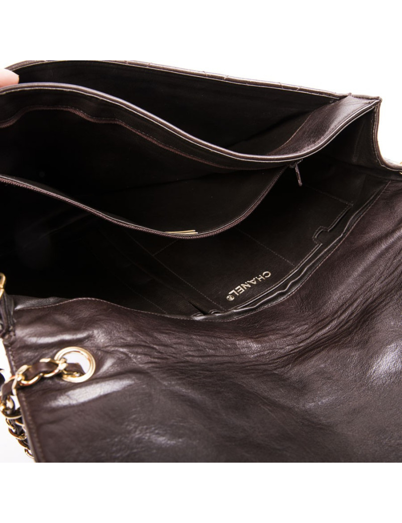 Sac CHANEL en cuir matelassé marron