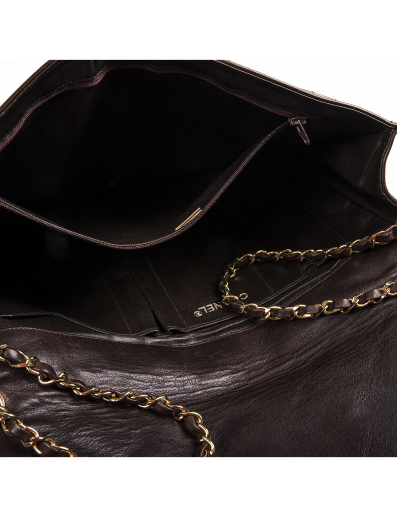 Sac CHANEL en cuir matelassé marron