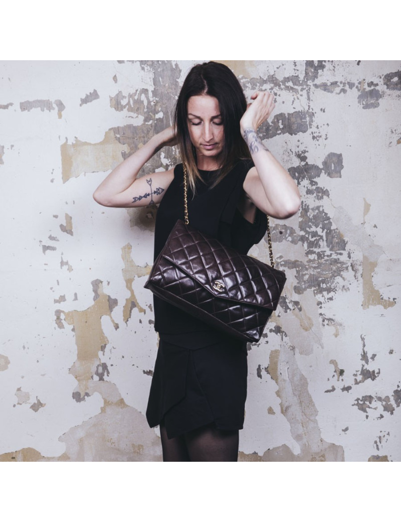 Sac CHANEL en cuir matelassé marron