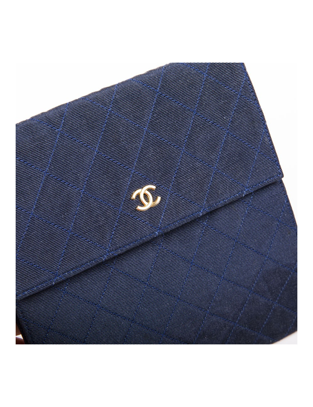 Sac CHANEL Vintage en satin duchesse bleu nuit  Vintage