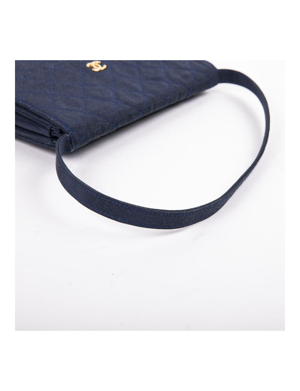 Sac CHANEL Vintage en satin duchesse bleu nuit  Vintage