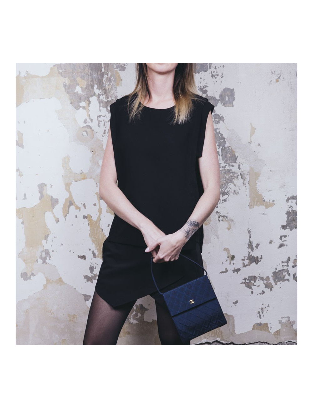 Sac CHANEL Vintage en satin duchesse bleu nuit  Vintage