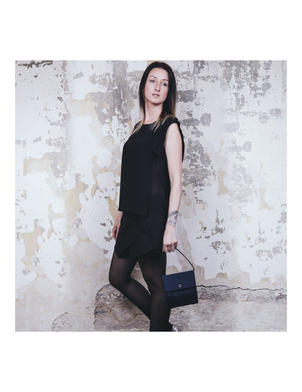 Sac CHANEL Vintage en satin duchesse bleu nuit  Vintage