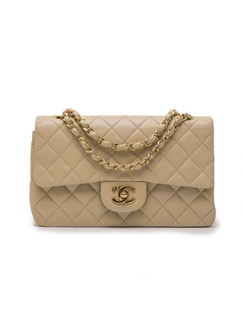 Sac CHANEL en agneau lisse matelassé beige