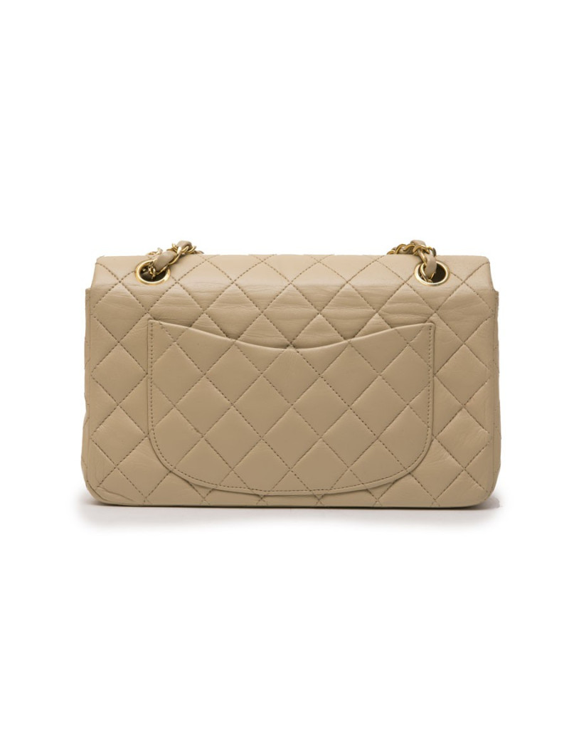 Sac CHANEL en agneau lisse matelassé beige