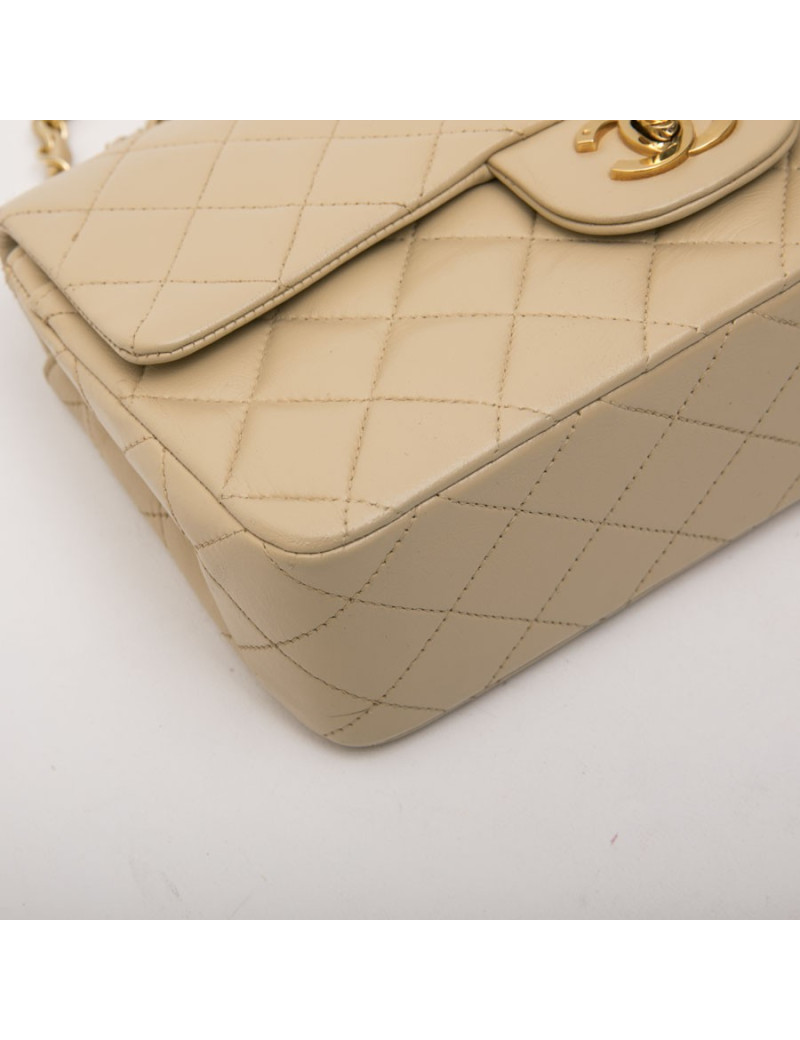 Sac CHANEL en agneau lisse matelassé beige