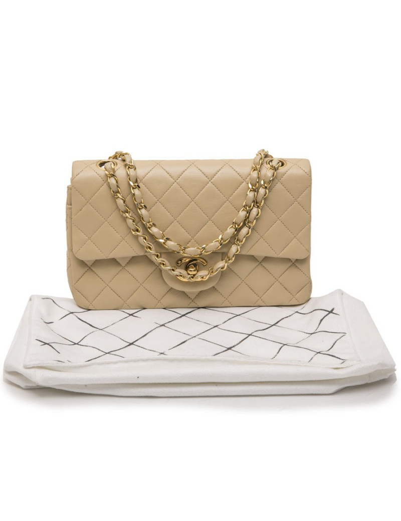 Sac CHANEL en agneau lisse matelassé beige
