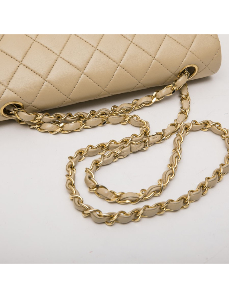 Sac CHANEL en agneau lisse matelassé beige