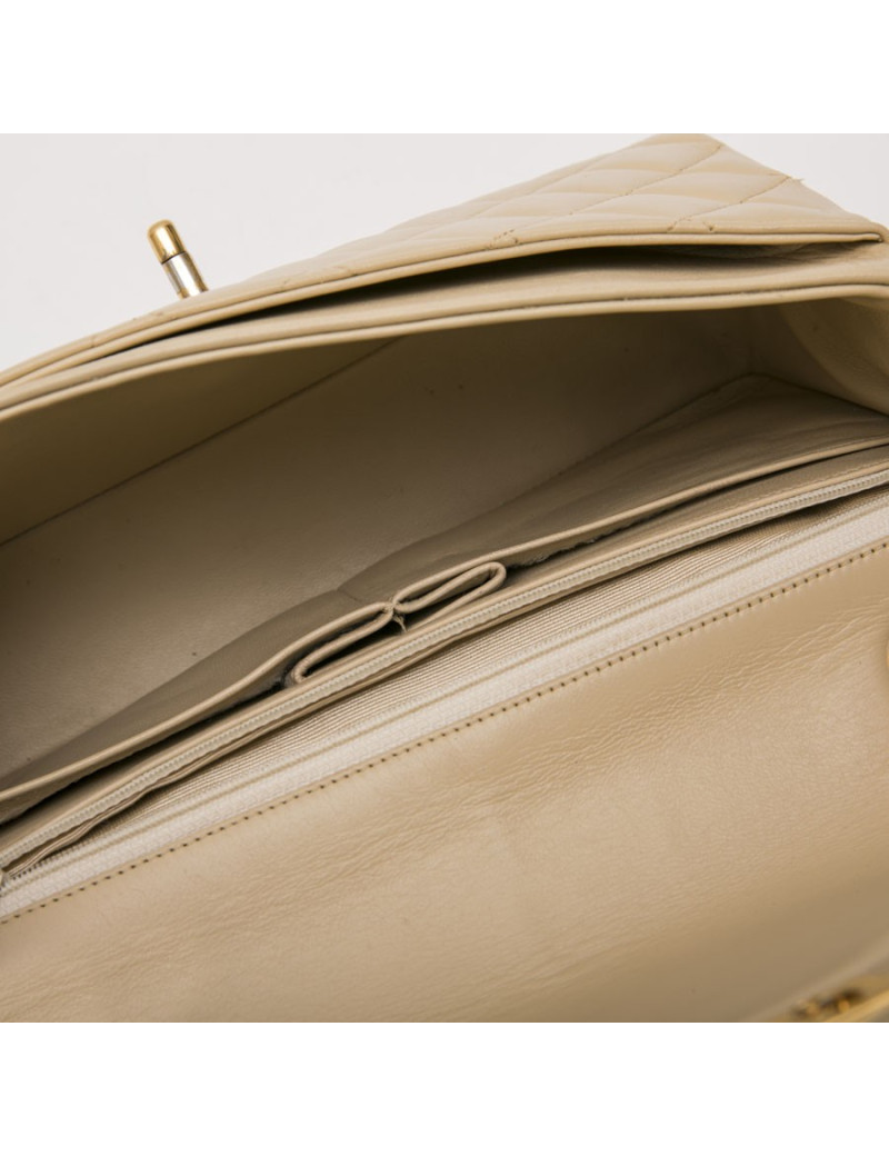 Sac CHANEL en agneau lisse matelassé beige