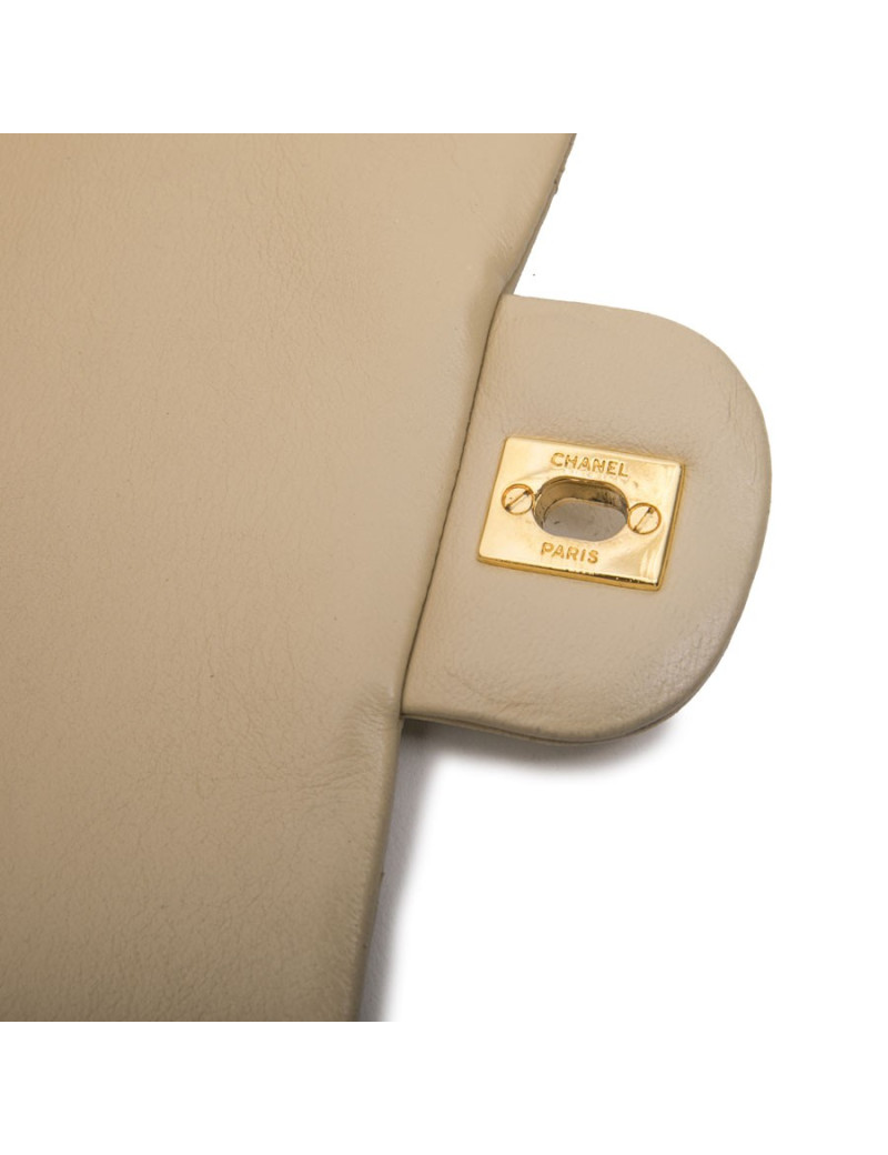 Sac CHANEL en agneau lisse matelassé beige