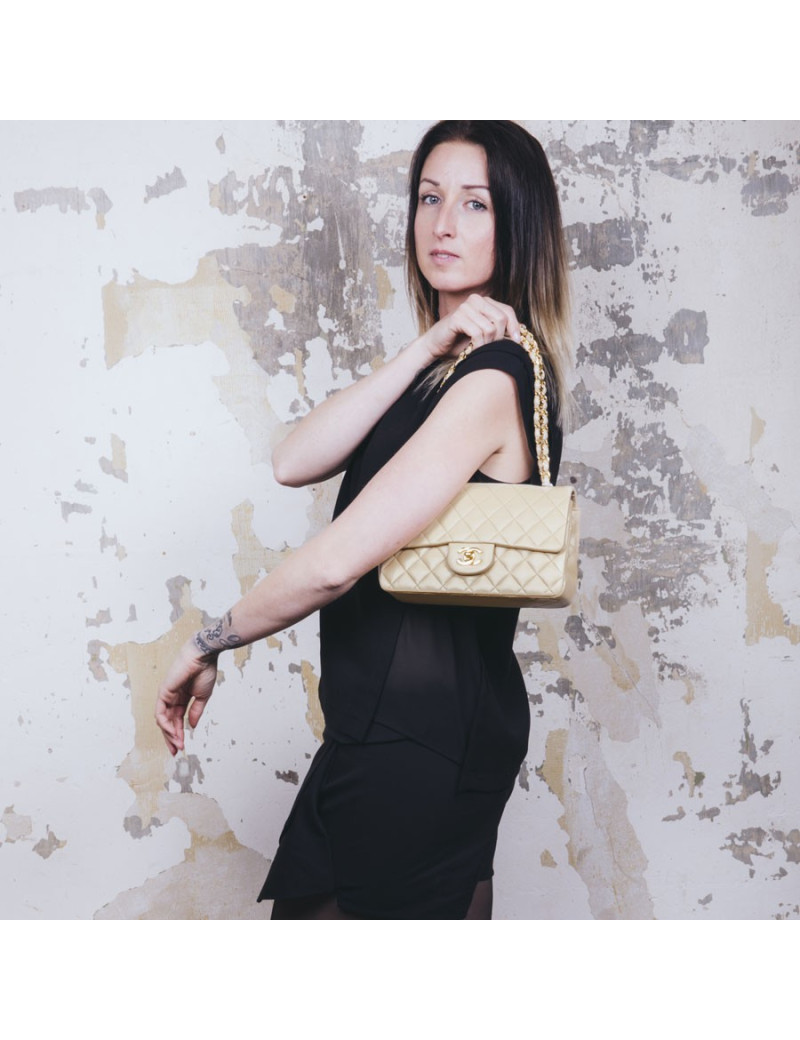 Sac CHANEL en agneau lisse matelassé beige