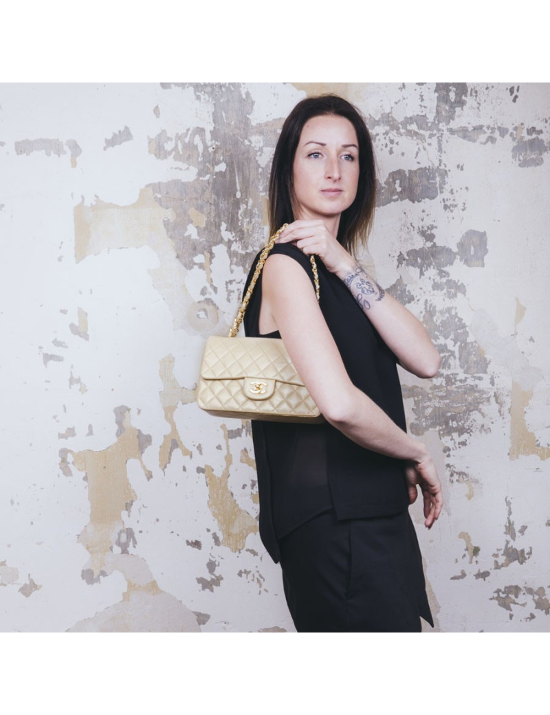 Sac CHANEL en agneau lisse matelassé beige