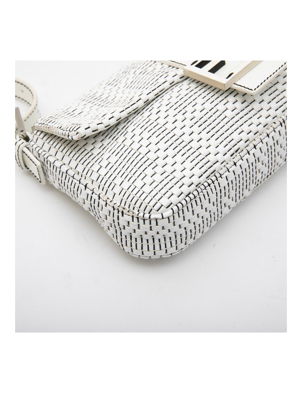 FENDI baguette bag in white patent breaded leather