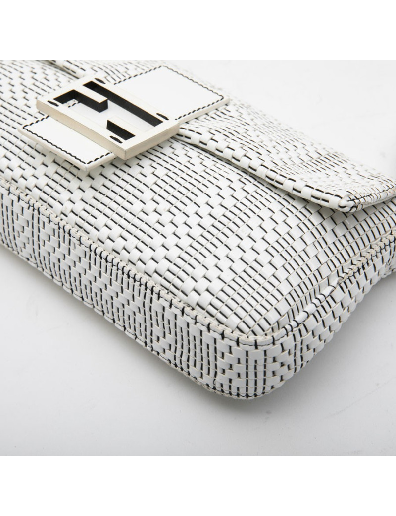 Sac baguette FENDI en cuir tressé verni blanc