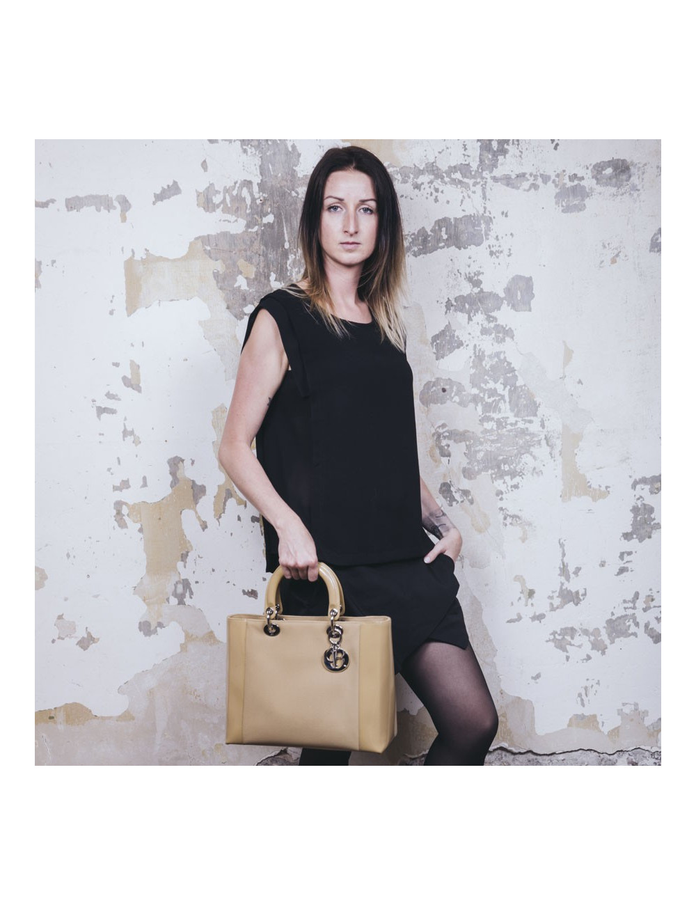 Sac Lady D CHRISTIAN DIOR cuir verni et toile beige