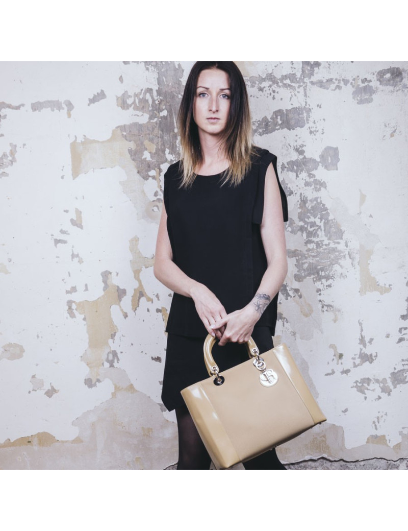 Sac Lady D CHRISTIAN DIOR cuir verni et toile beige