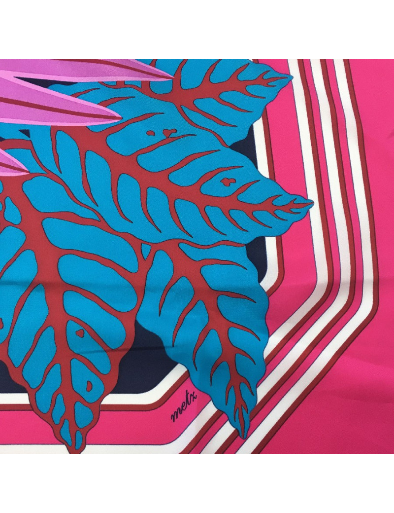 Carré géant HERMES 'Les perroquets' en soie rose et bleu